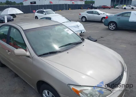 2004 Toyota Camry Le z USA, uszkodzony, nr VIN 4T1BE32K74U827529